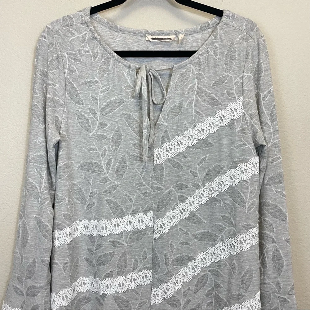Soft Surroundings Floral Lace Long Sleeve Asymmetrical Tunic Top‎ Gray Size S - Picture 4 of 6